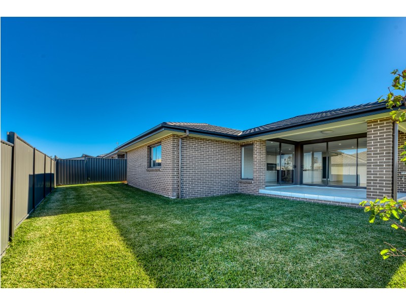 5 Bielski Crescent, Oran Park NSW 2570