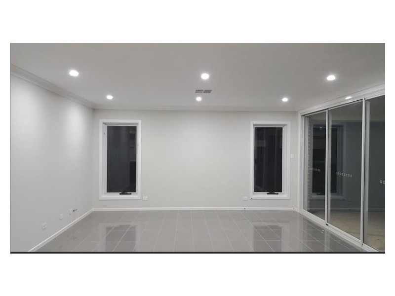 5 Bielski Crescent, Oran Park NSW 2570