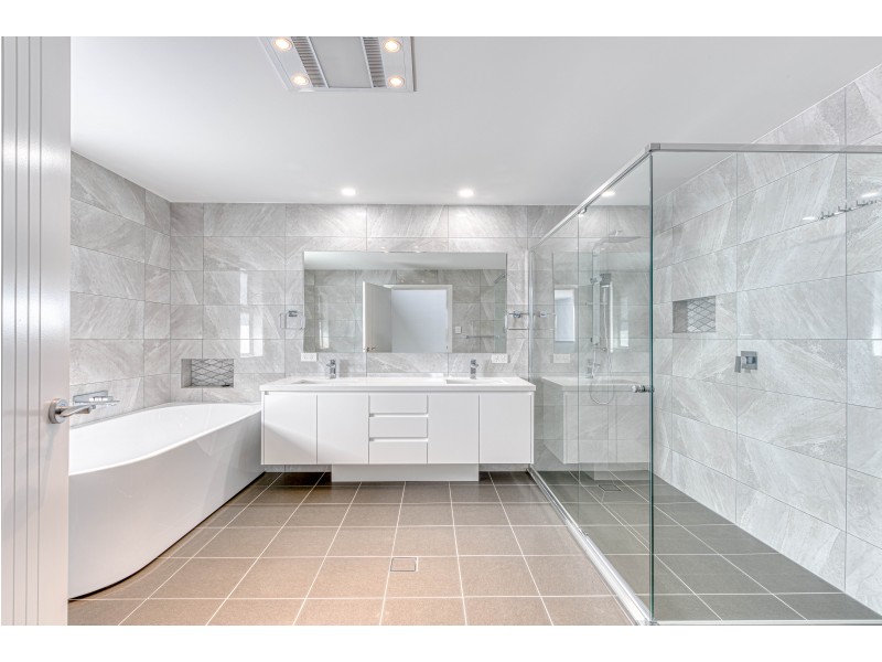 32 Howards Loop, Oran Park NSW 2570