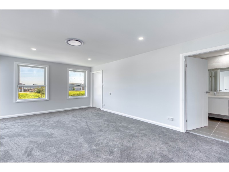 32 Howards Loop, Oran Park NSW 2570