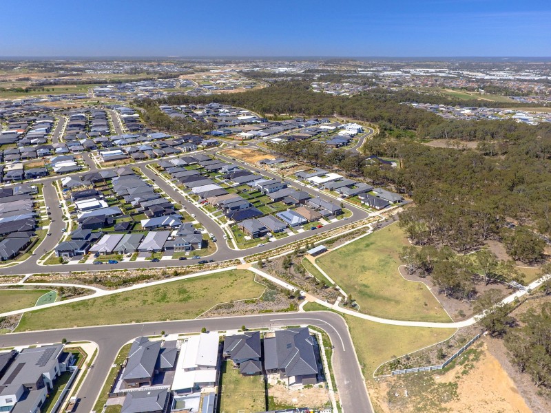 32 Howards Loop, Oran Park NSW 2570