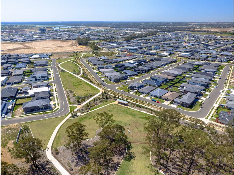 32 Howards Loop, Oran Park NSW 2570