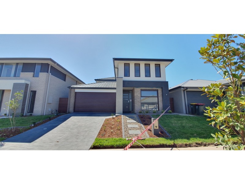 5 Delbridge Ave, Oran Park NSW 2570
