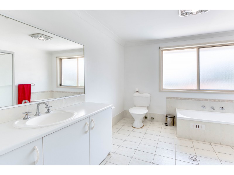 35 The Cascades, Mount Annan NSW 2567