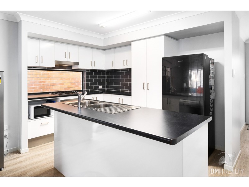 52 Steamer Way, Spring Mountain QLD 4124
