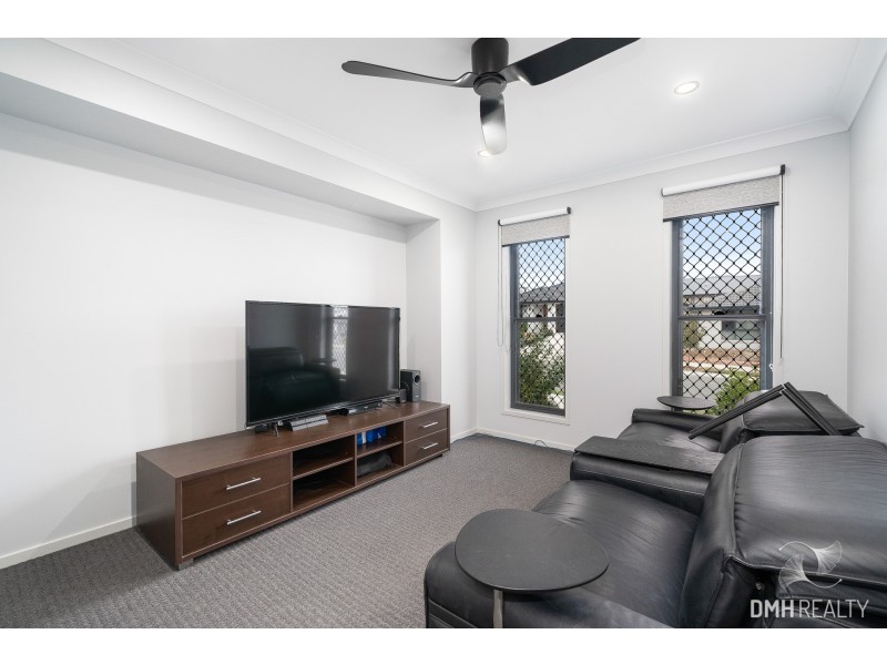 52 Steamer Way, Spring Mountain QLD 4124