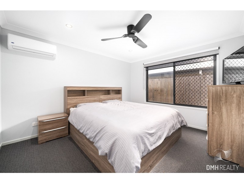 52 Steamer Way, Spring Mountain QLD 4124