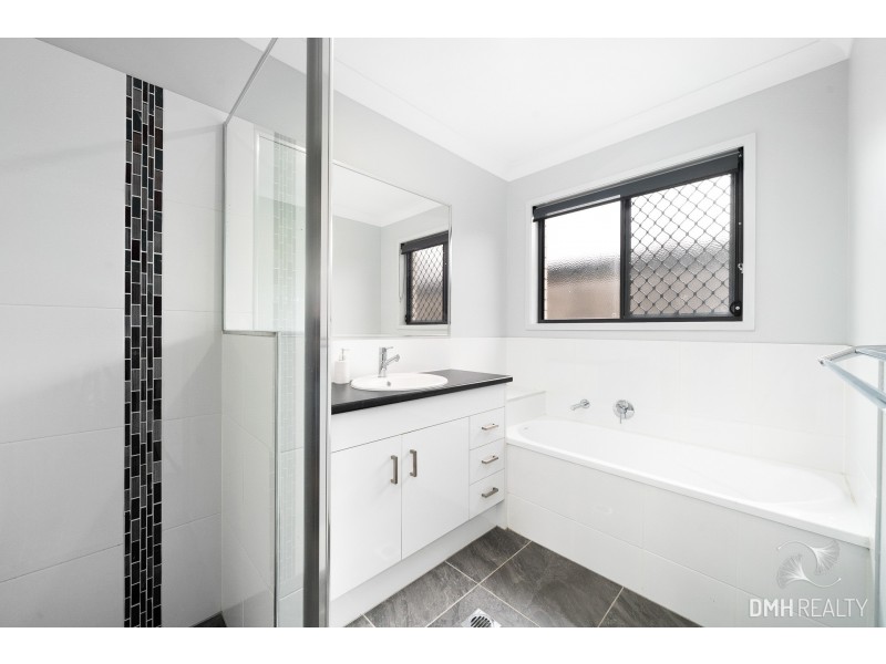 52 Steamer Way, Spring Mountain QLD 4124