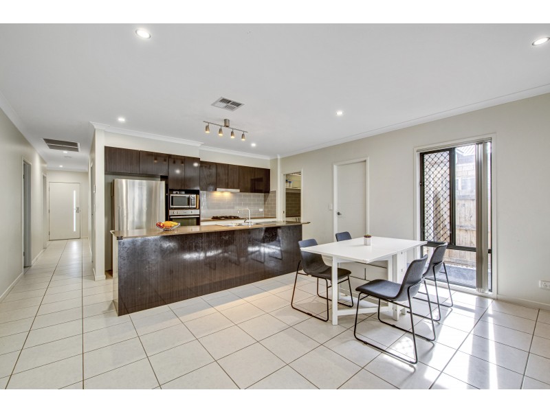 94 Steamer Way, Spring Mountain QLD 4124