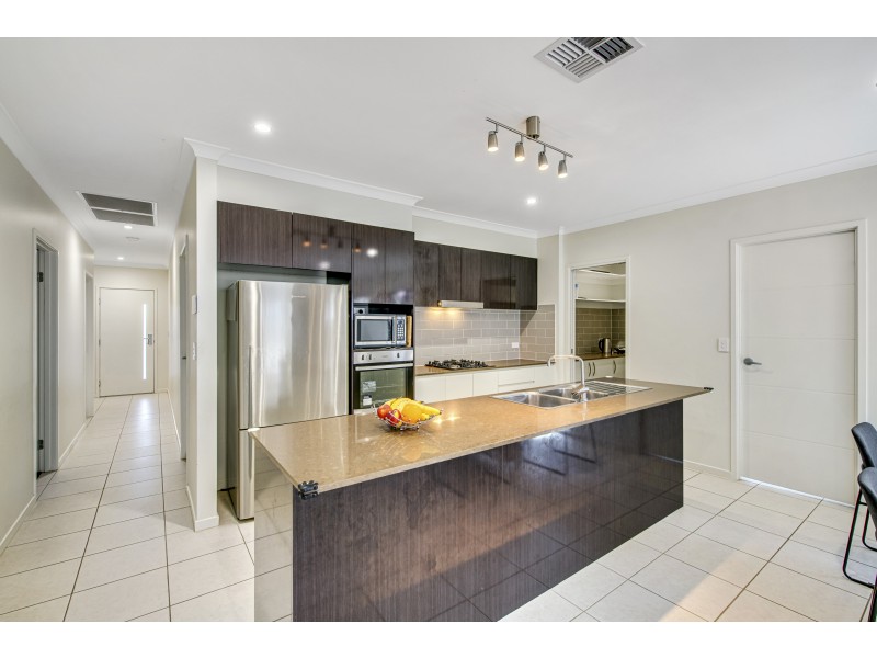 94 Steamer Way, Spring Mountain QLD 4124