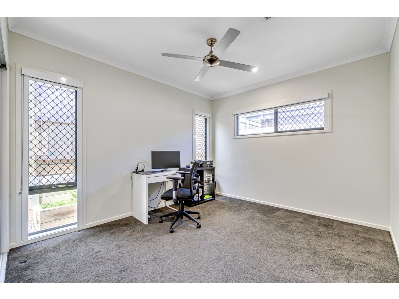 94 Steamer Way, Spring Mountain QLD 4124