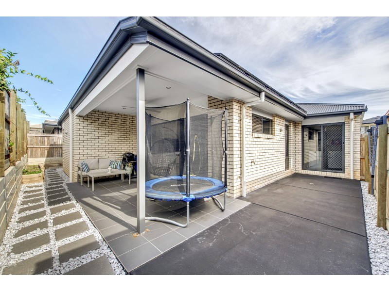 94 Steamer Way, Spring Mountain QLD 4124