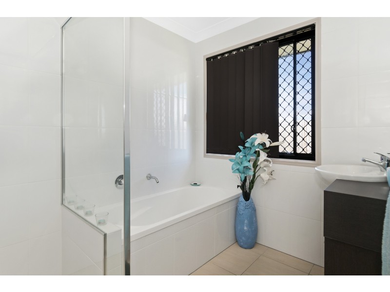 29 Outlook Crescent, Flagstone QLD 4280