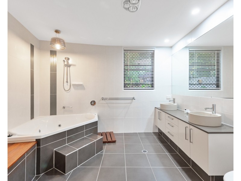 16 Kukulies Court, Currumbin Waters QLD 4223
