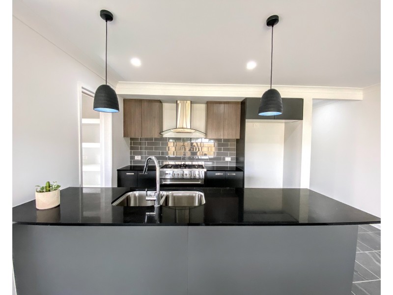 64 Hann Street, South Maclean QLD 4280
