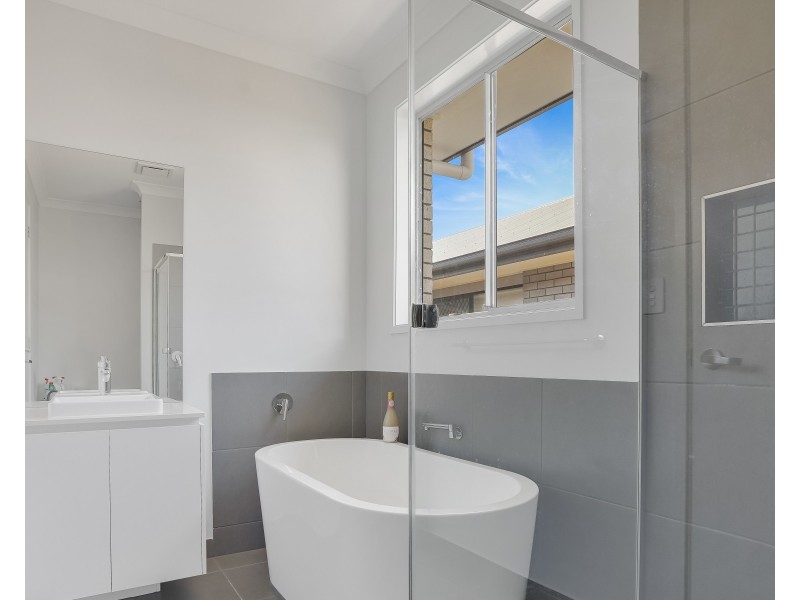 1 Esk Street, South Maclean QLD 4280