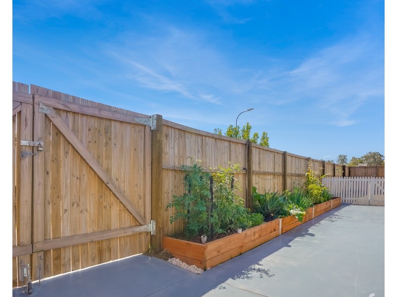 1 Esk Street, South Maclean QLD 4280