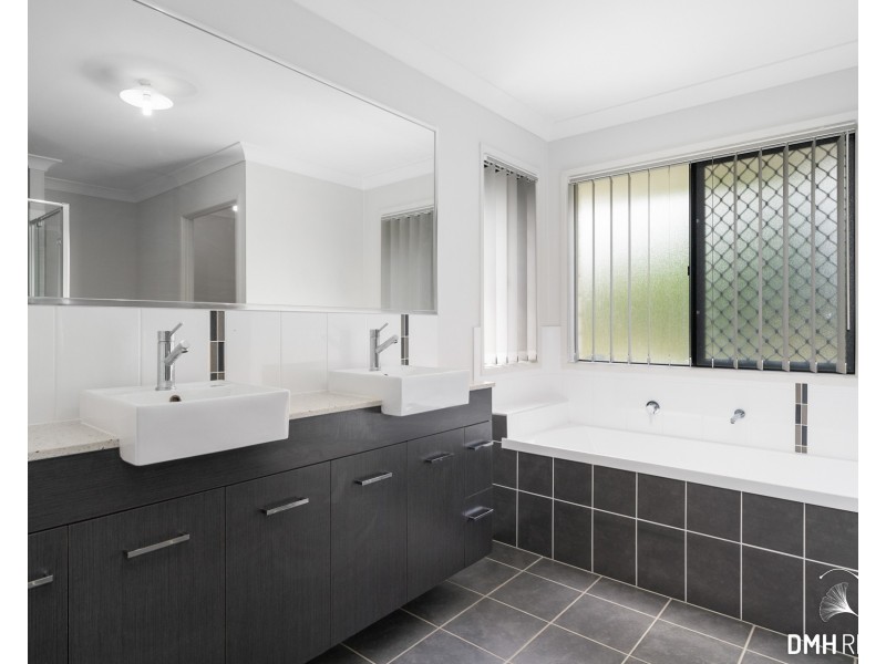 2 Cavell Court, Woodhill QLD 4285