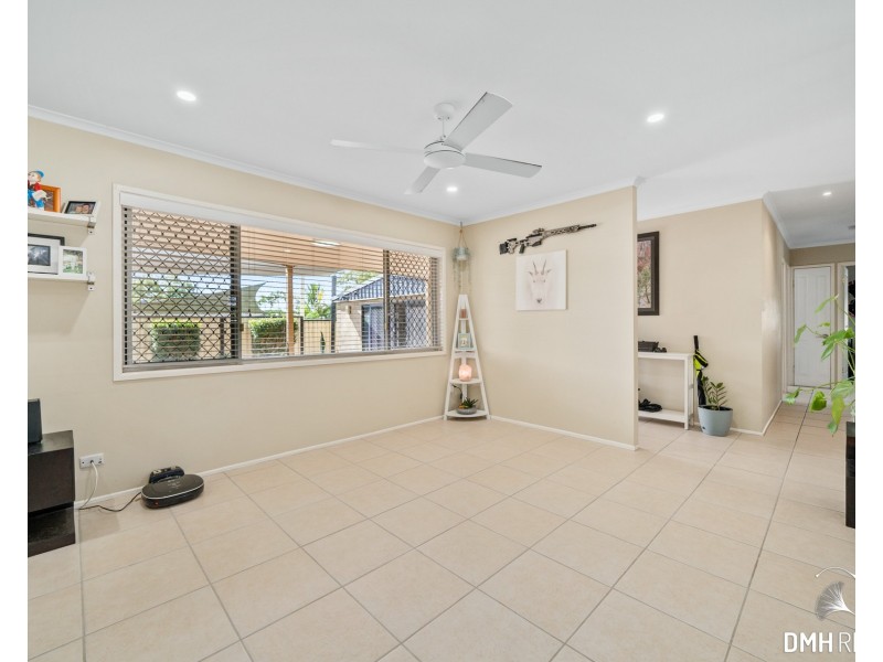 17 Sunningdale Avenue, Rochedale South QLD 4123