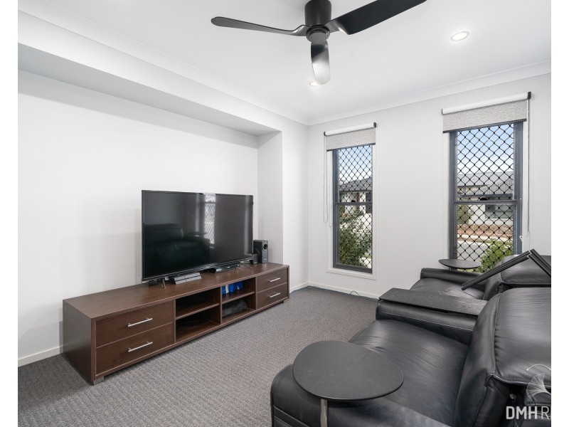 52 Steamer Way, Spring Mountain QLD 4124