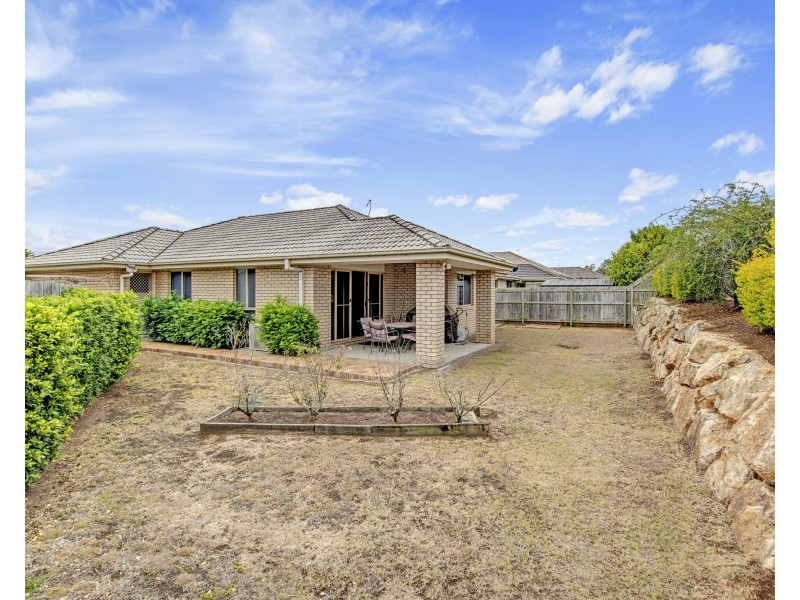 27 Finley Street, Gleneagle QLD 4285
