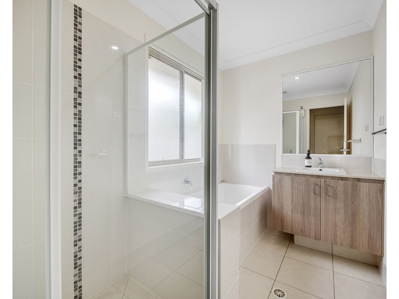 27 Finley Street, Gleneagle QLD 4285