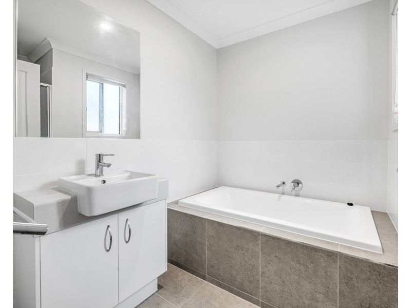 6 Bowen Street, South Maclean QLD 4280