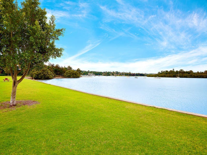 2/13 Llewellyn Street, Rhodes NSW 2138