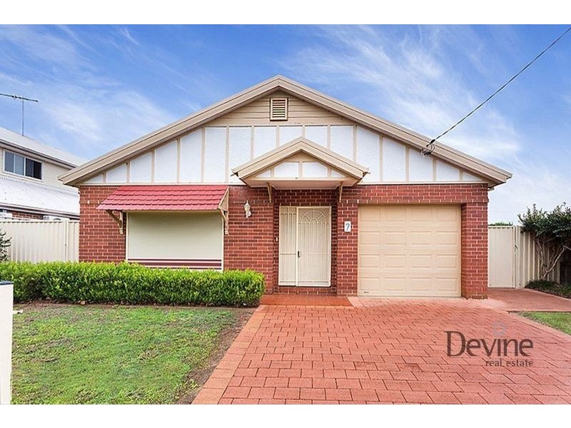 7 Freeman Place, Concord NSW 2137