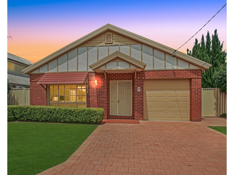 7 Freeman Place, Concord NSW 2137