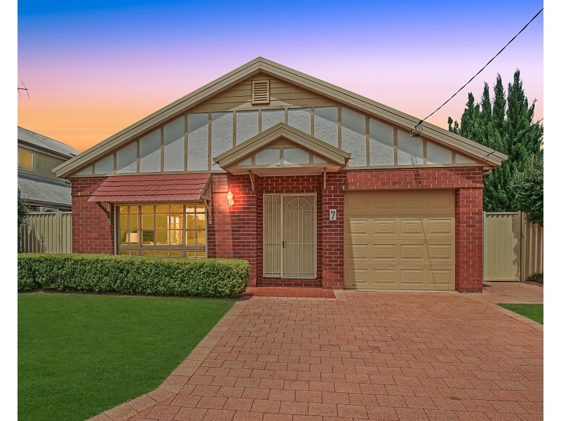 7 Freeman Place, Concord NSW 2137