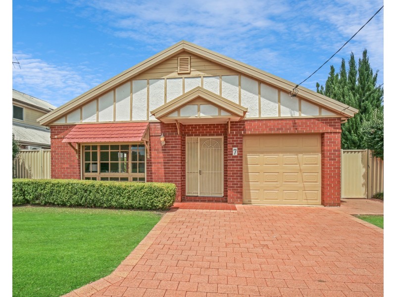 7 Freeman Place, Concord NSW 2137