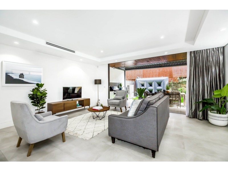 2/10A Burns Crescent, Chiswick NSW 2046