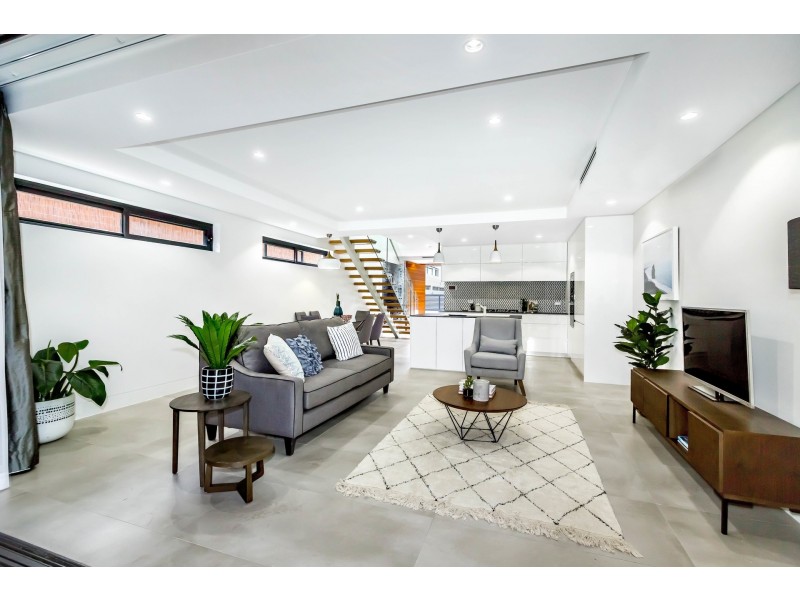 2/10A Burns Crescent, Chiswick NSW 2046