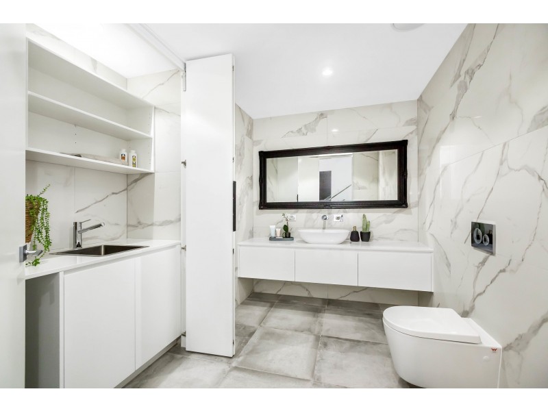 2/10A Burns Crescent, Chiswick NSW 2046