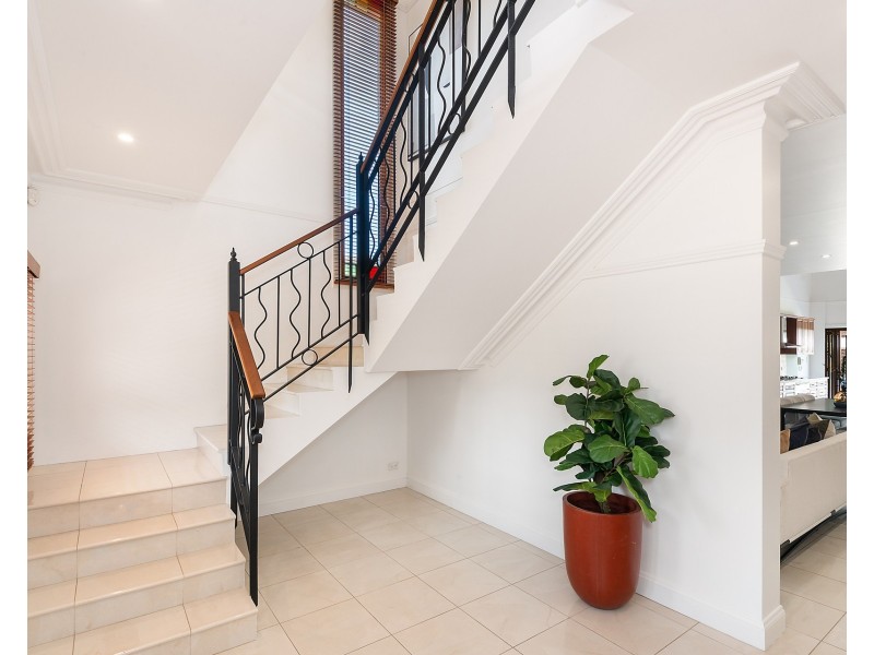 27 Noble Street, Rodd Point NSW 2046