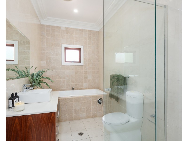 27 Noble Street, Rodd Point NSW 2046