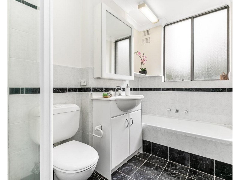 9/4 Bortfield Drive, Chiswick NSW 2046