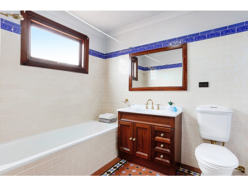 18 Dunstaffenage Street, Hurlstone Park NSW 2193