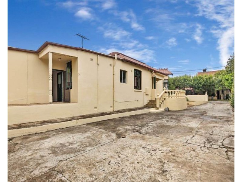 Rear Flat (2)/194 Addison Road, Marrickville NSW 2204