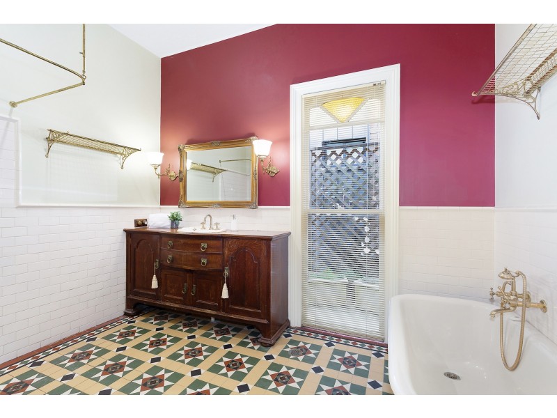 18 Challis Avenue, Dulwich Hill NSW 2203