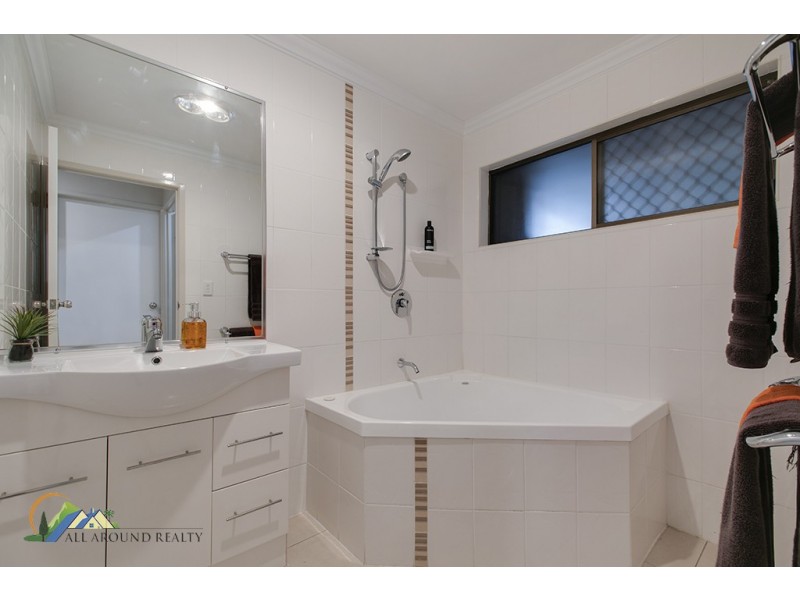 10 Beacon Street, Morayfield QLD 4506