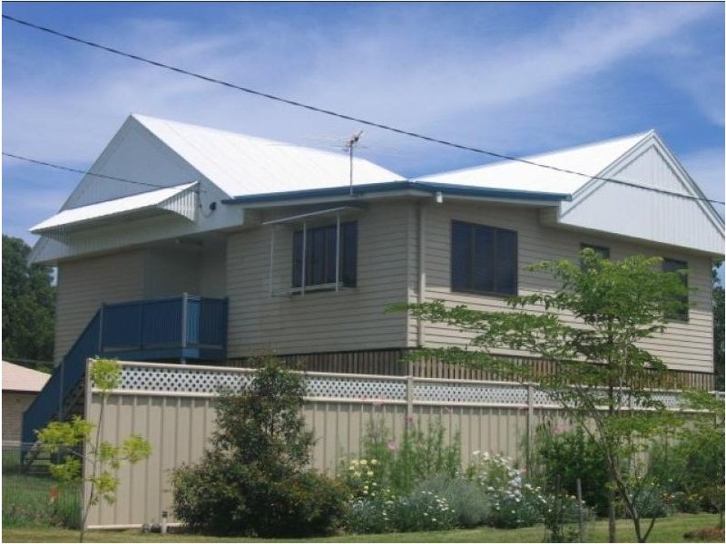 3 Crofton Street, Blackbutt QLD 4306