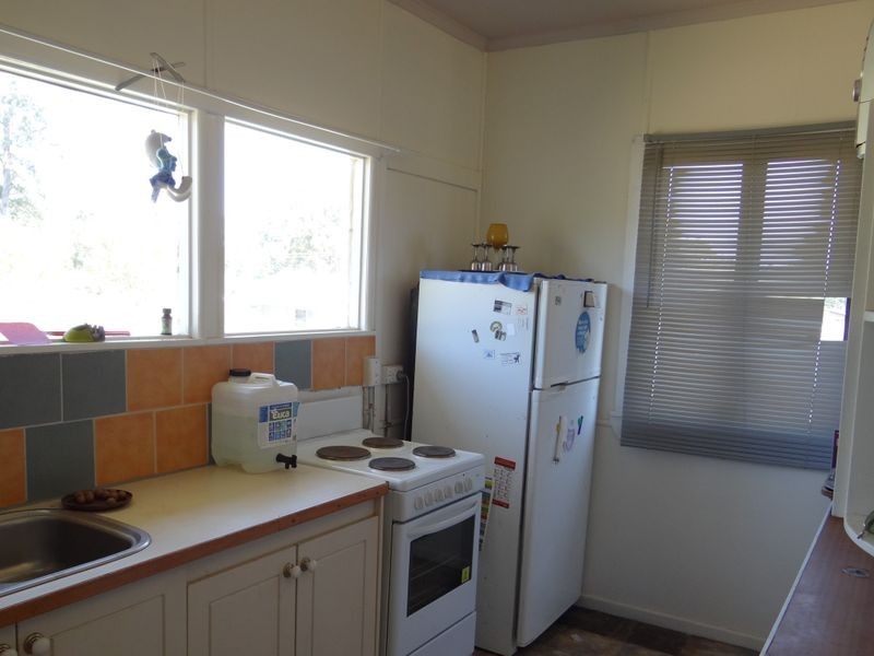 3 Crofton Street, Blackbutt QLD 4306