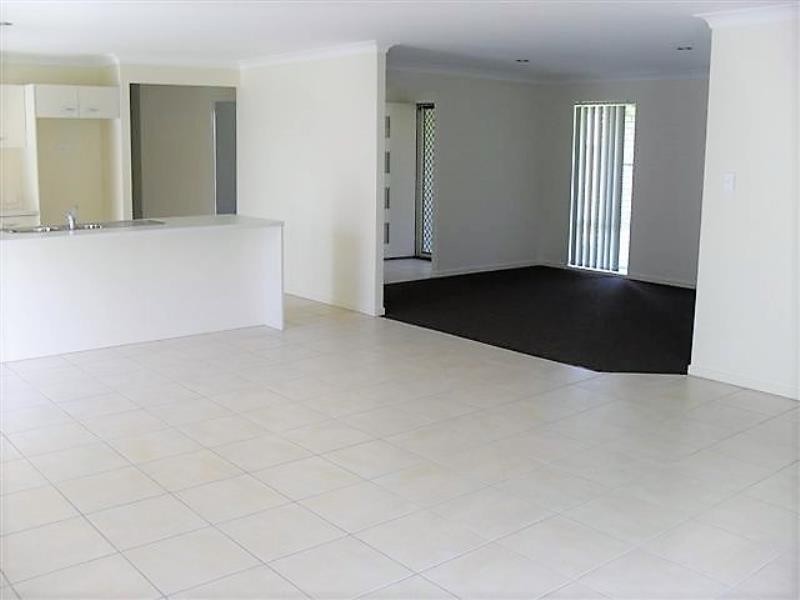 8 Mia Court, Morayfield QLD 4506