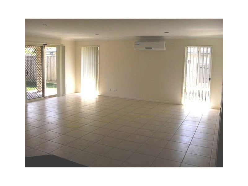8 Mia Court, Morayfield QLD 4506