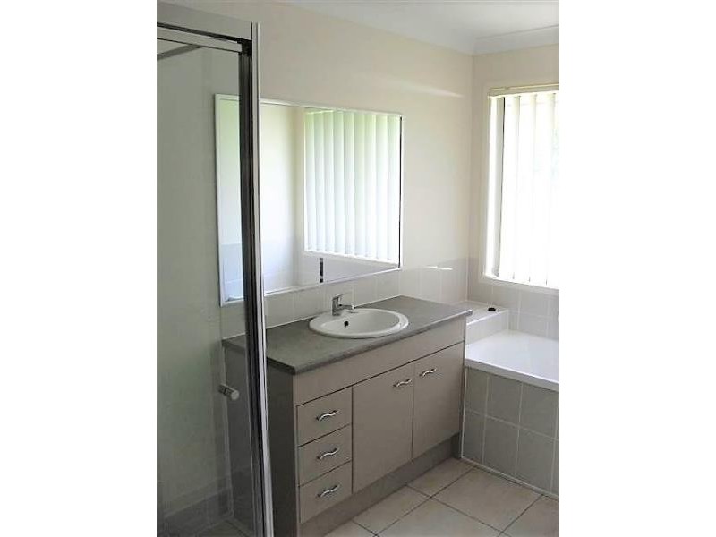 8 Mia Court, Morayfield QLD 4506