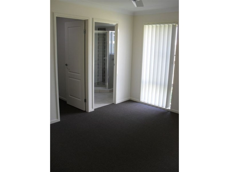 8 Mia Court, Morayfield QLD 4506