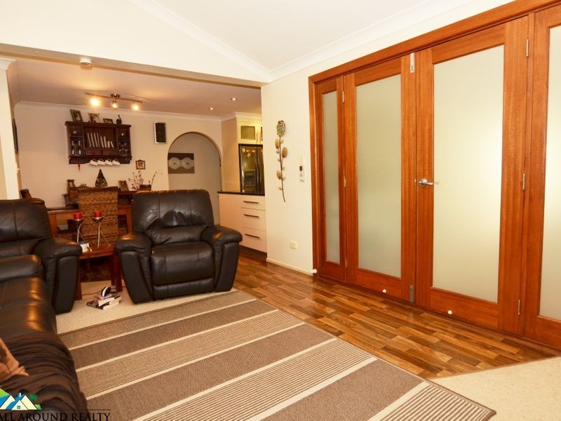 10 Hart Street, Blackbutt QLD 4306