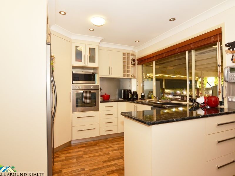 10 Hart Street, Blackbutt QLD 4306